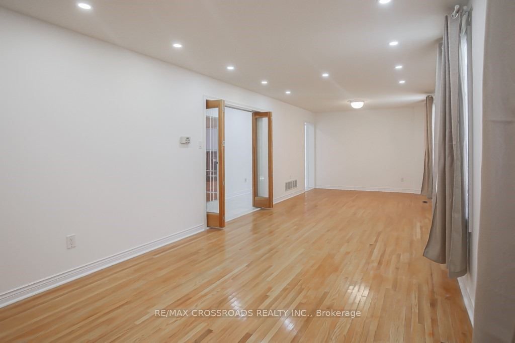 87 Woodriver Street