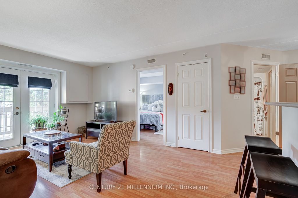 Photo of 4003 Kilmer Drive #110, Burlington, ON L7M 4M1 (MLS # W12858890)