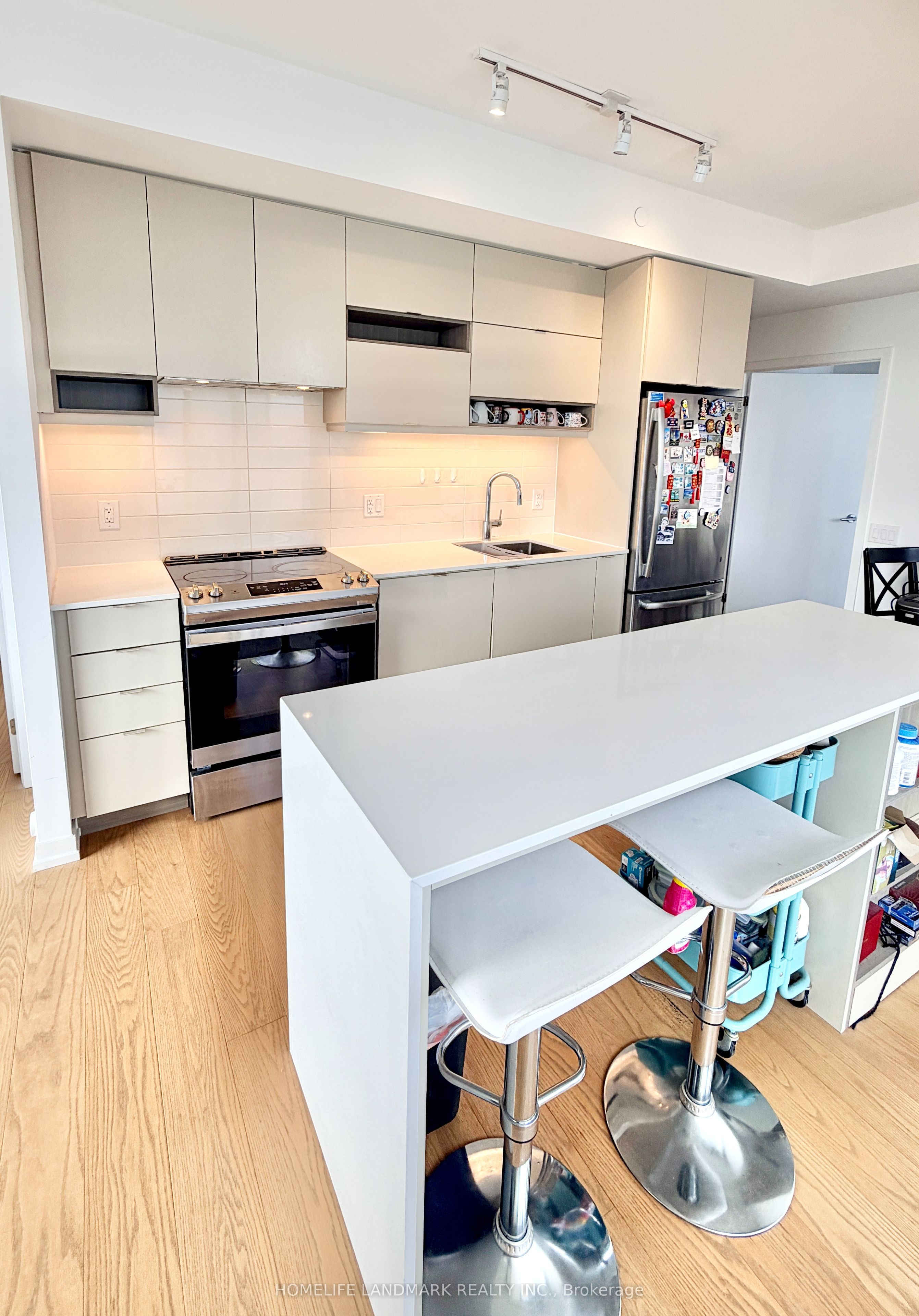 4065 Confederation Parkway 1808