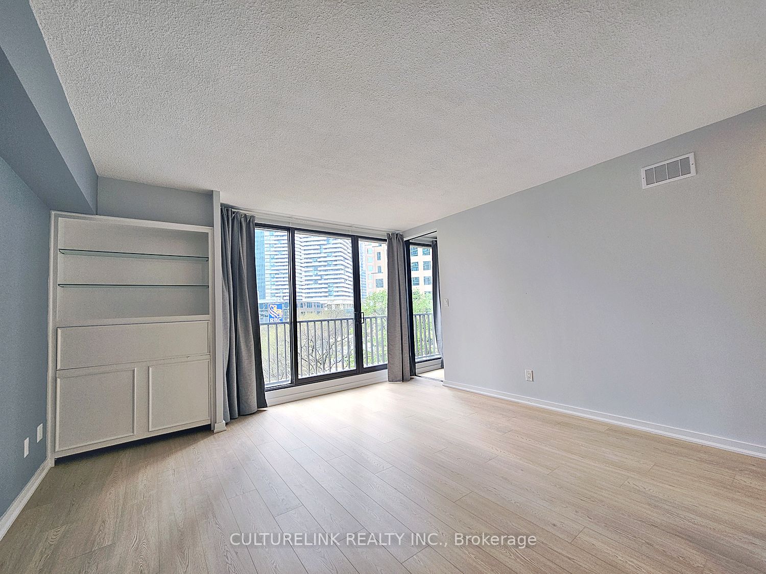 33 Harbour Square 1019