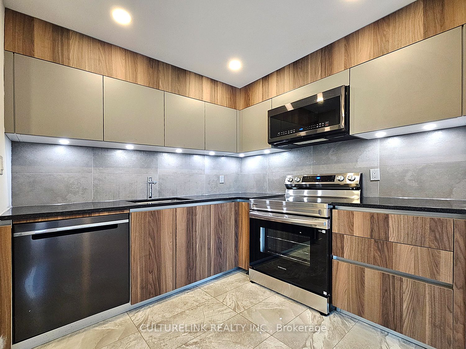33 Harbour Square 1019