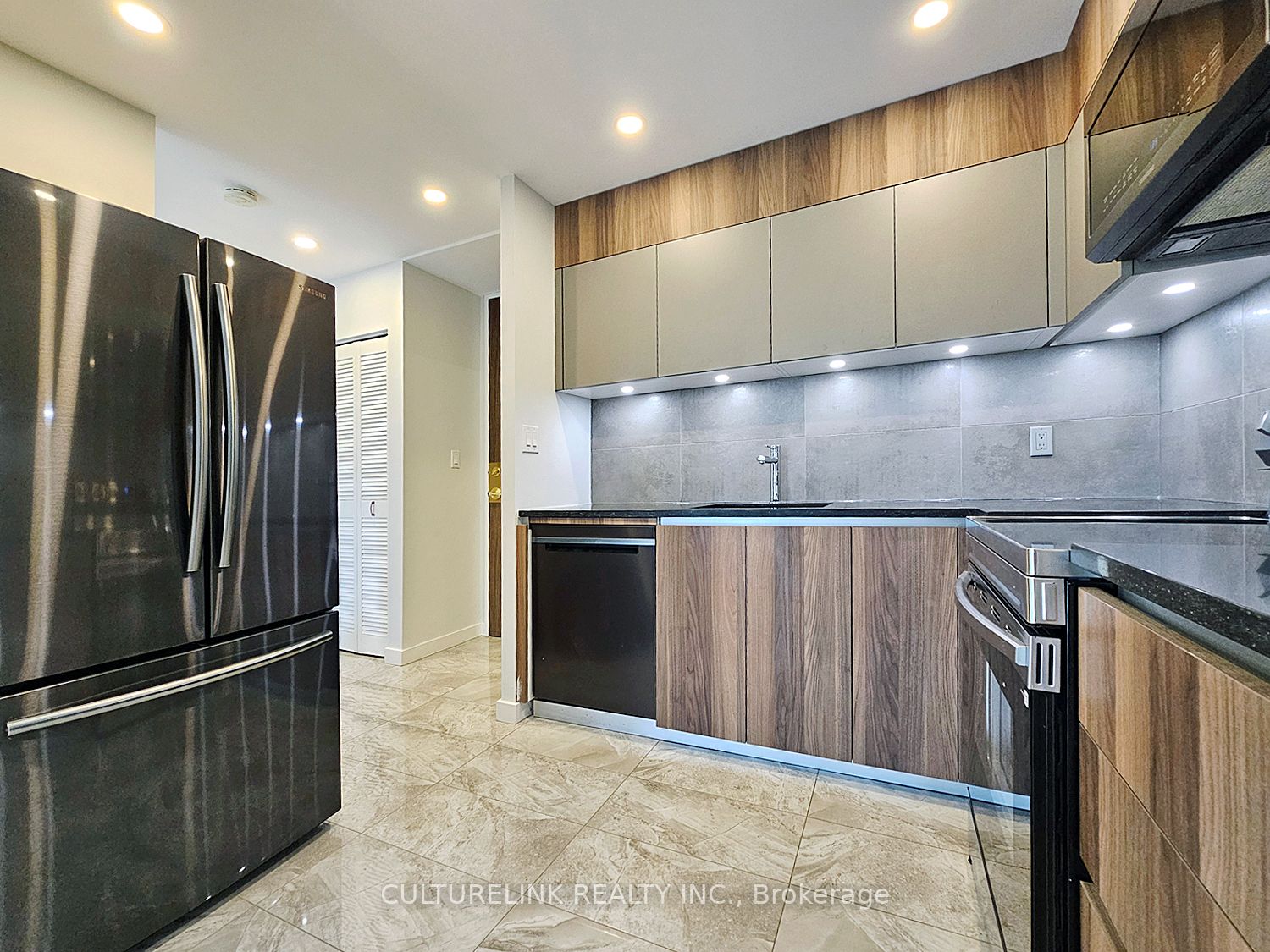 33 Harbour Square 1019