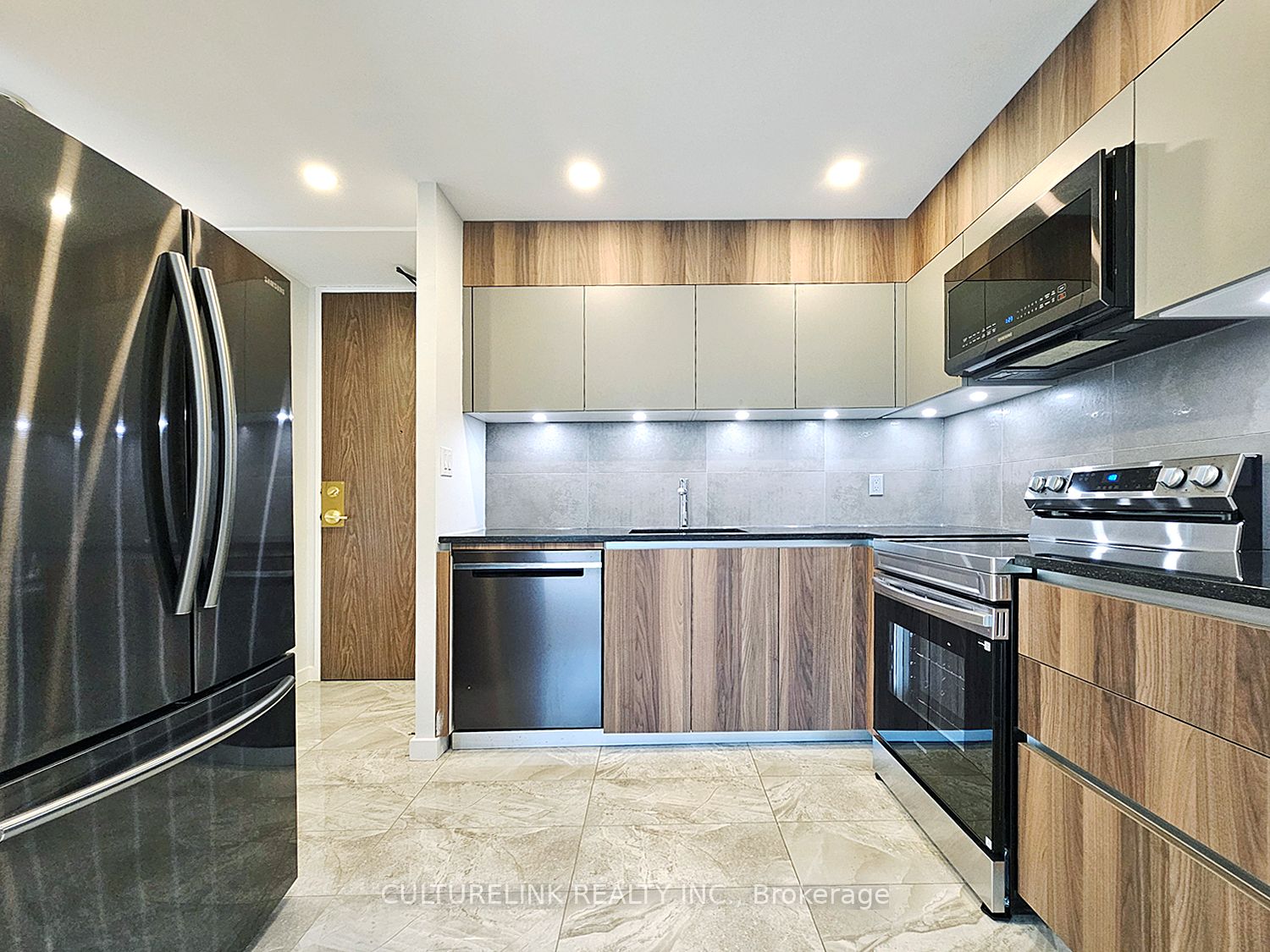 33 Harbour Square 1019