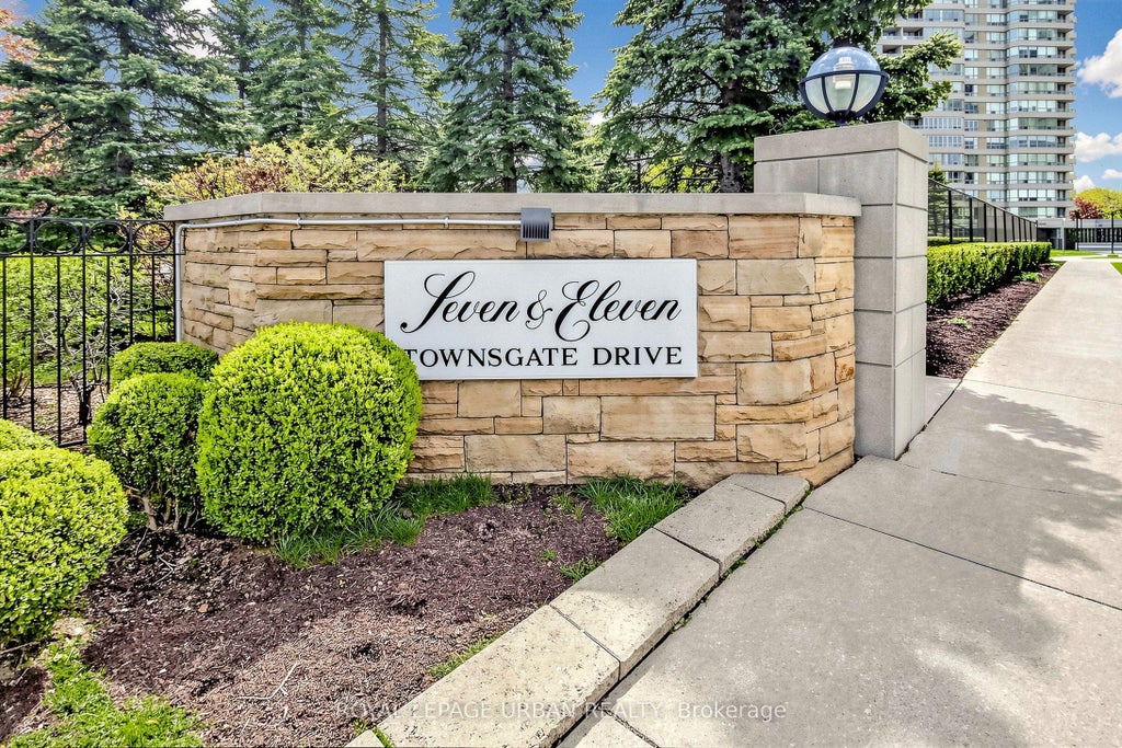 Photo of 11 Townsgate Drive #110, Vaughan, ON L4J 8G4 (MLS # N14080044)