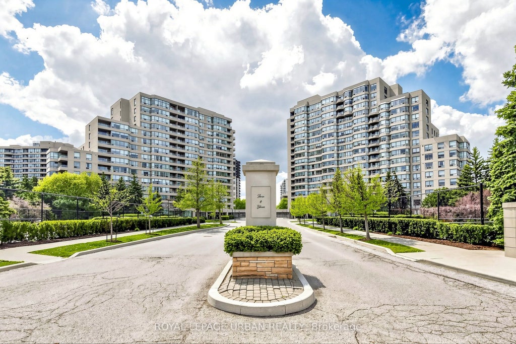 Photo of 11 Townsgate Drive #110, Vaughan, ON L4J 8G4 (MLS # N14080044)