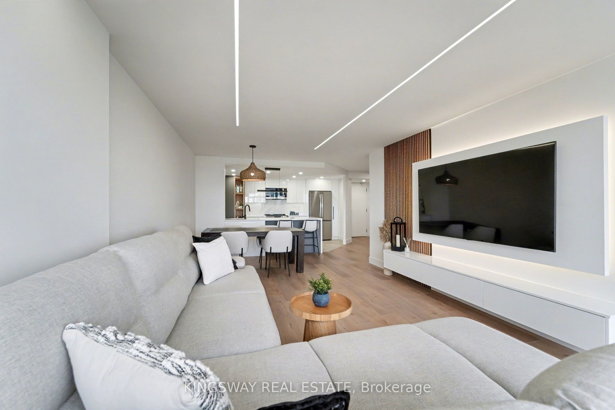 7420 Bathurst Street 712