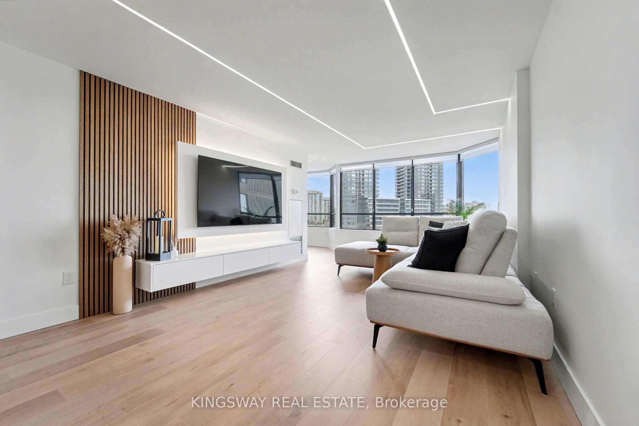 7420 Bathurst Street 712