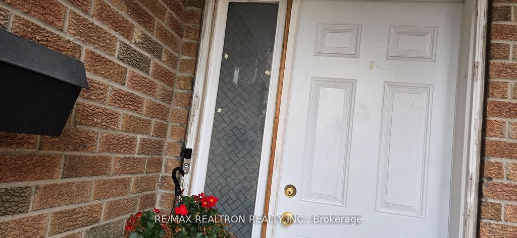 Photo of 6 Albemarle Court, Brampton, ON L6Z 1R4 (MLS # W13141512)