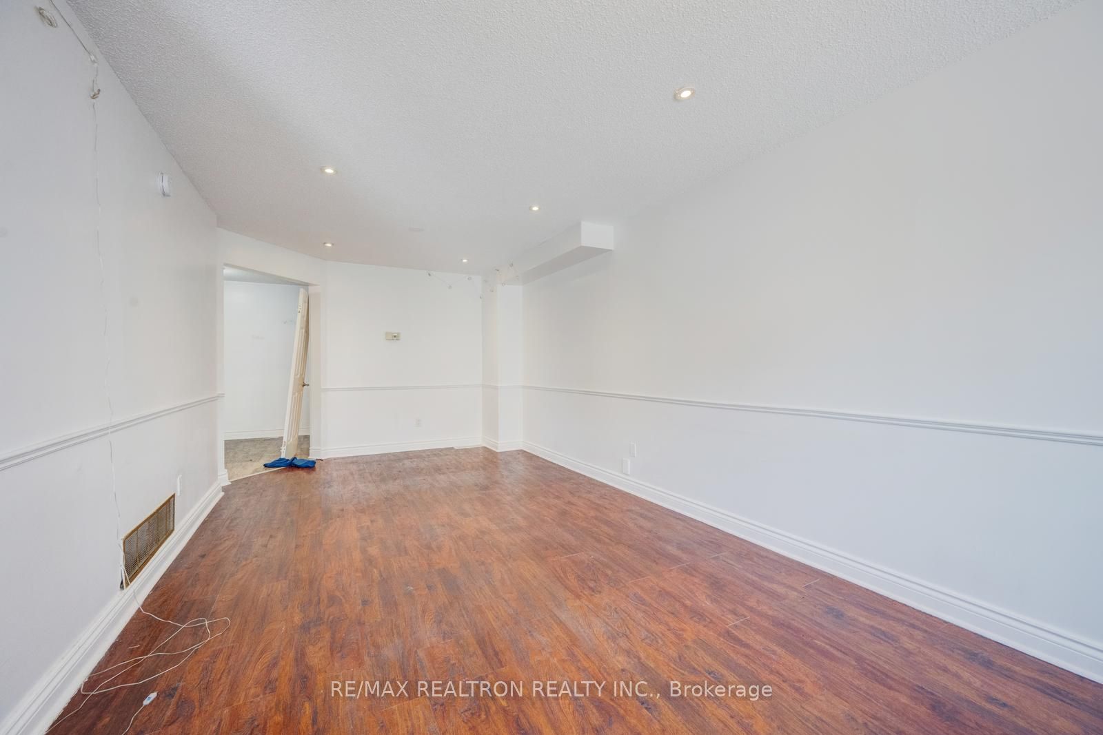 6 Albemarle Court