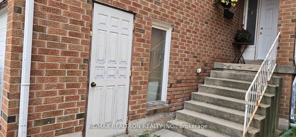 Photo of 6 Albemarle Court, Brampton, ON L6Z 1R4 (MLS # W13141512)