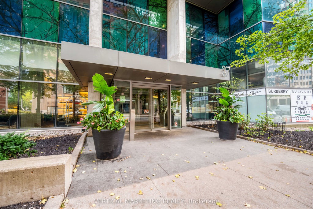 Photo of 37 Grosvenor Street #2010, Toronto, ON M4Y 3G5 (MLS # C13554056)
