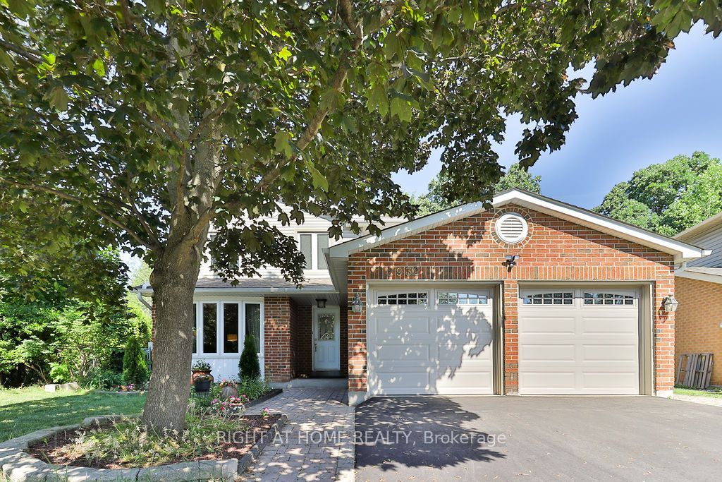 Photo of 2932 Remea Court, Mississauga, ON L5L 2H5 (MLS # W13546148)