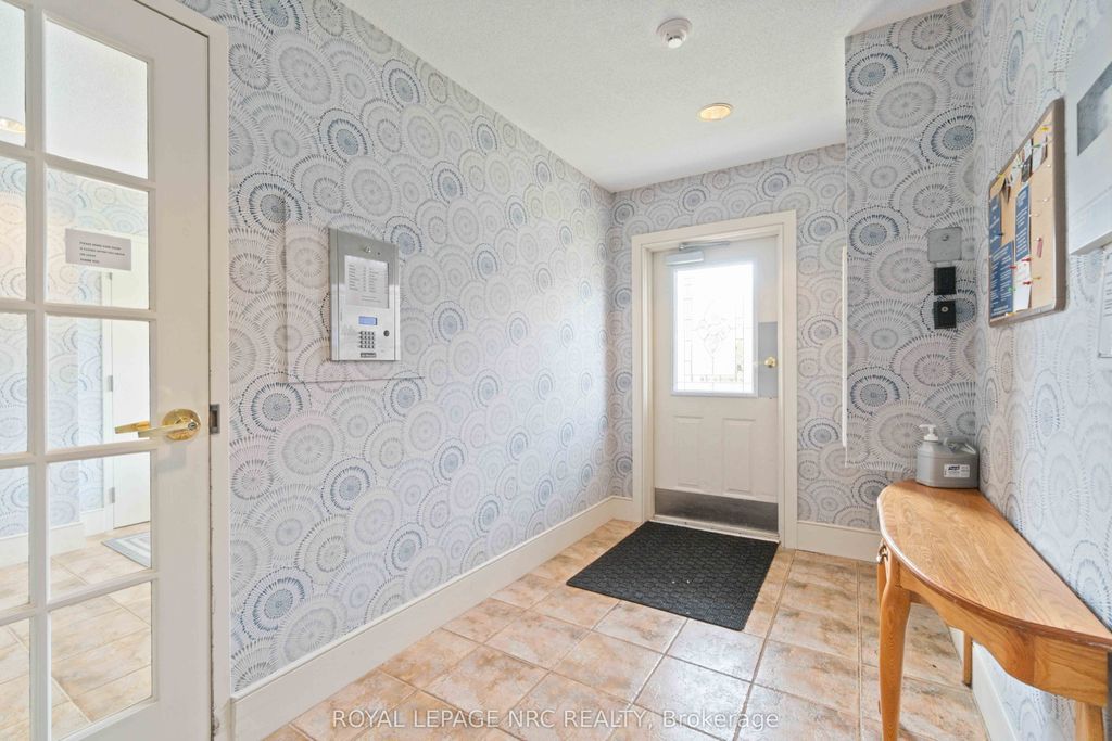 Photo of 4090 John Charles Boulevard #104, Lincoln, ON L0R 2C0 (MLS # X12670192)