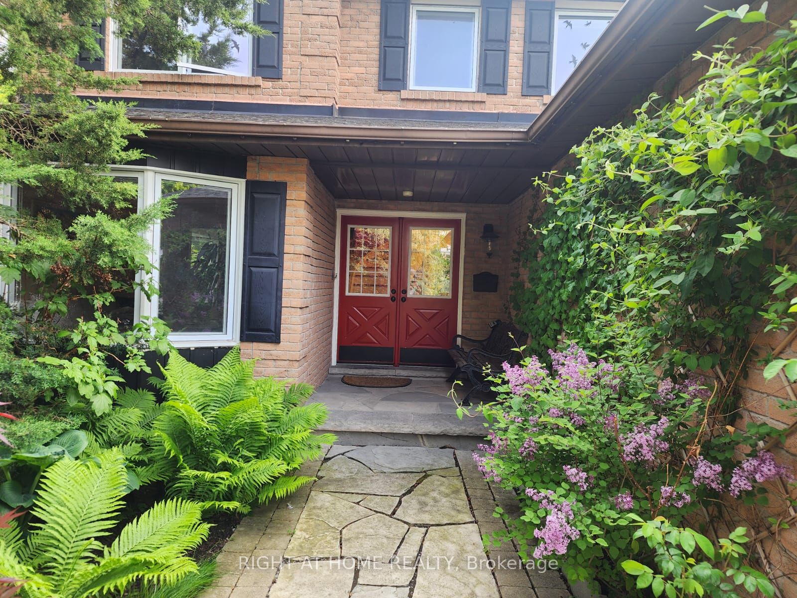 376 Selby Crescent