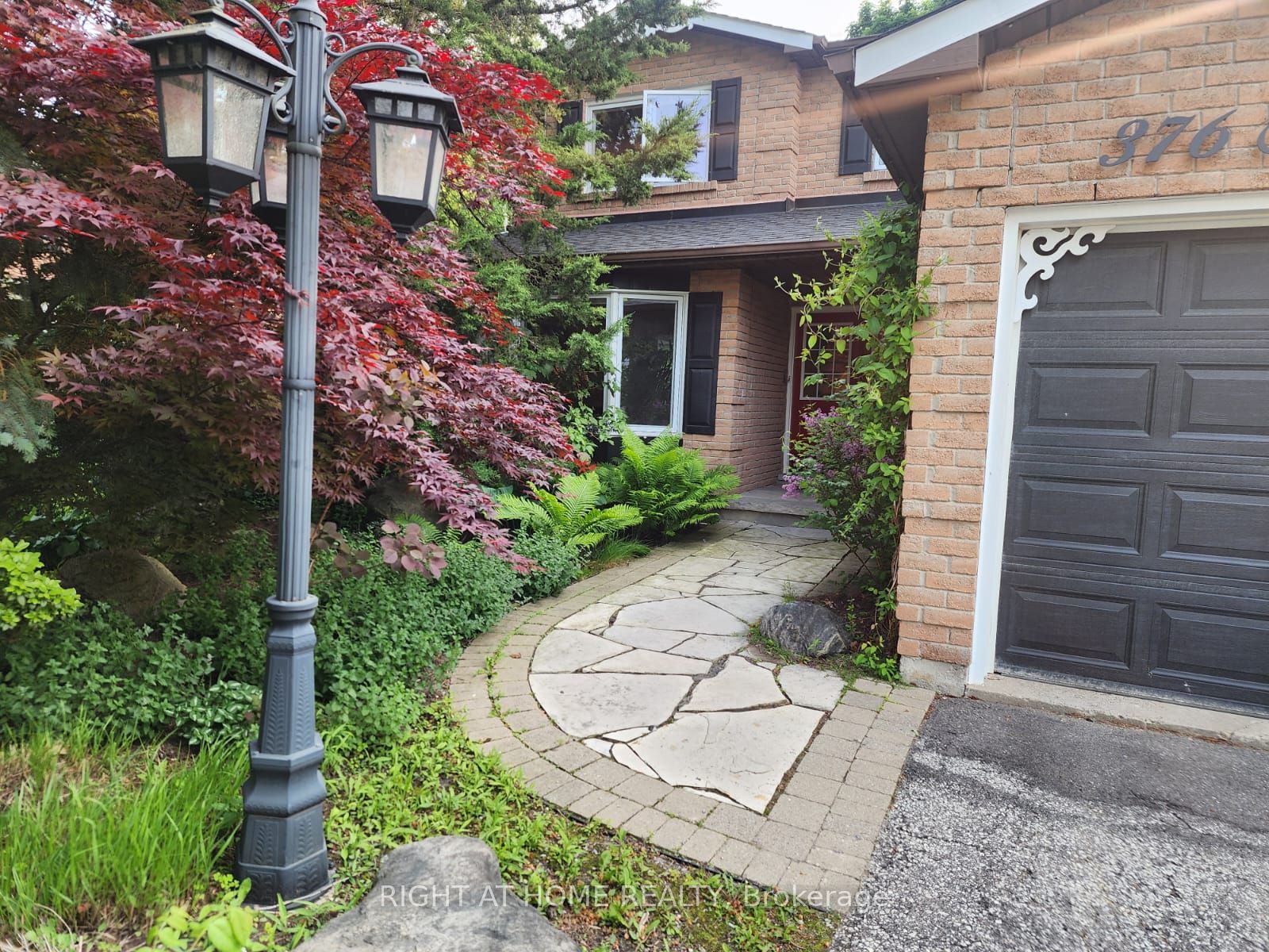 376 Selby Crescent