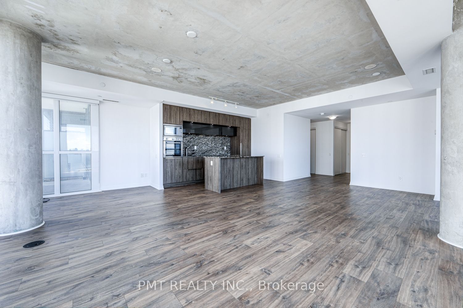 88 Blue Jays Way 4006
