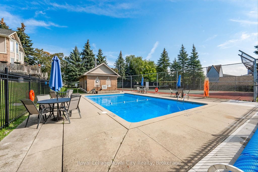Photo of 941 Gordon Street #25, Guelph, ON N1G 4R9 (MLS # X13064888)