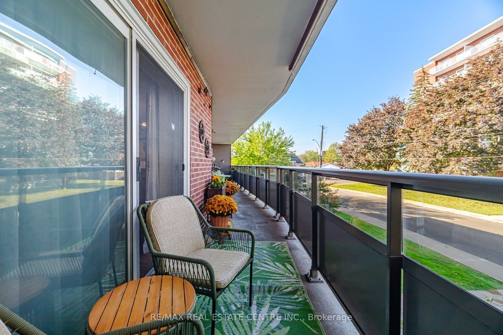 Photo of 11 Woodman Drive S #204, Hamilton, ON L8K 4E3 (MLS # X14034794)