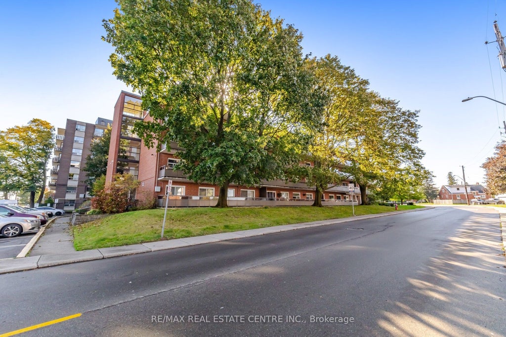 Photo of 11 Woodman Drive S #204, Hamilton, ON L8K 4E3 (MLS # X14034794)