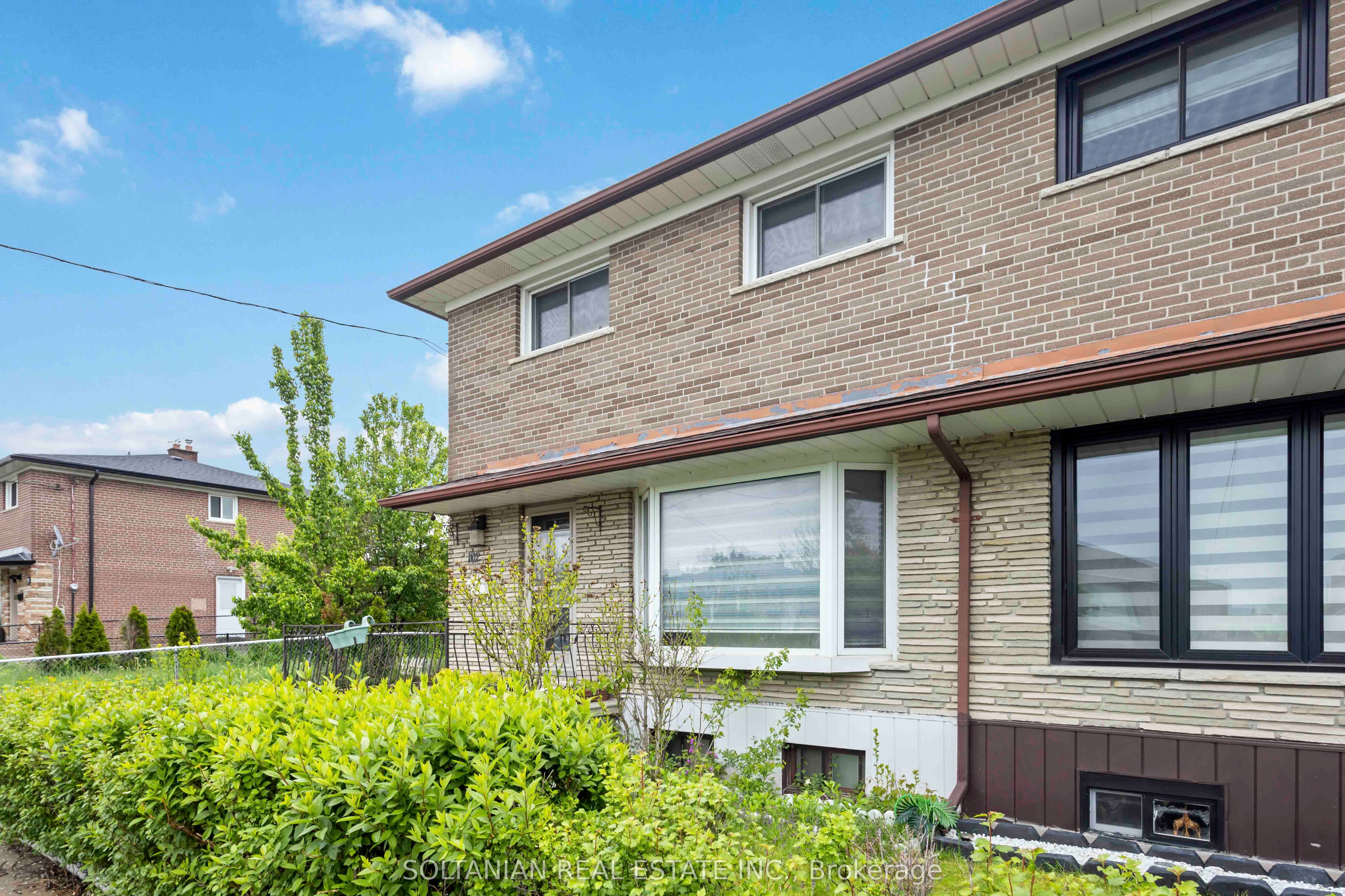 102 Elnathan Crescent