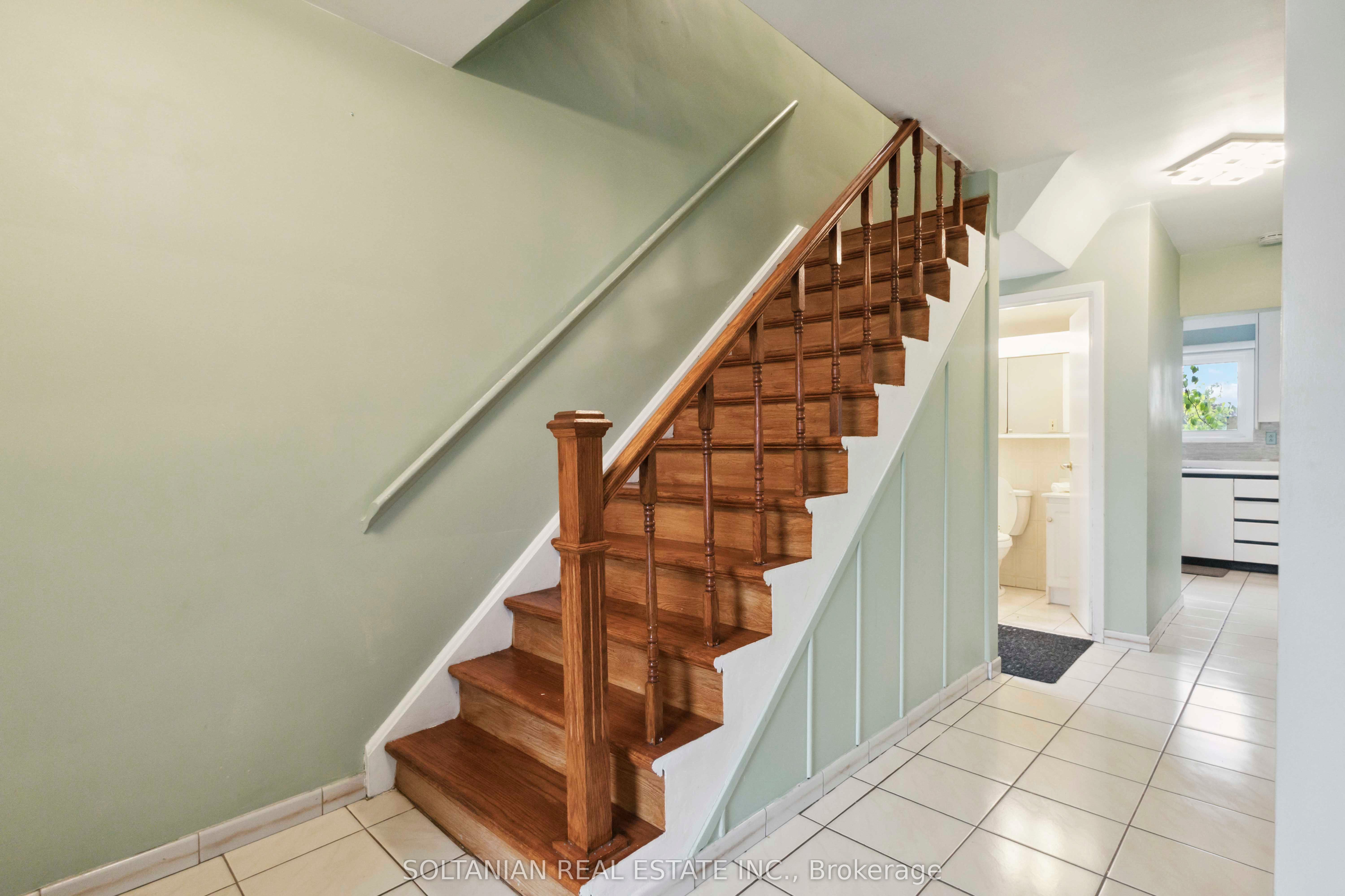 102 Elnathan Crescent