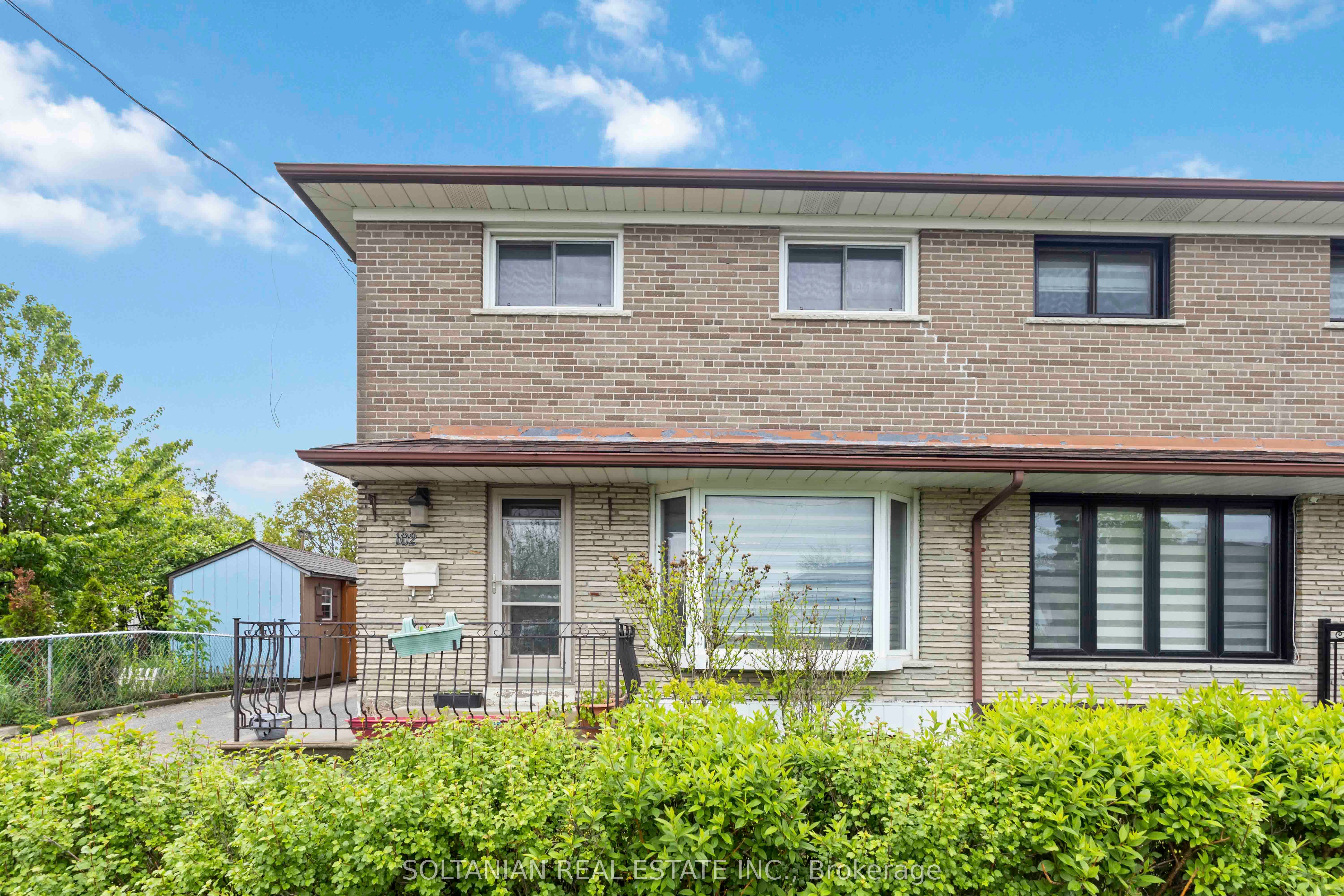 102 Elnathan Crescent