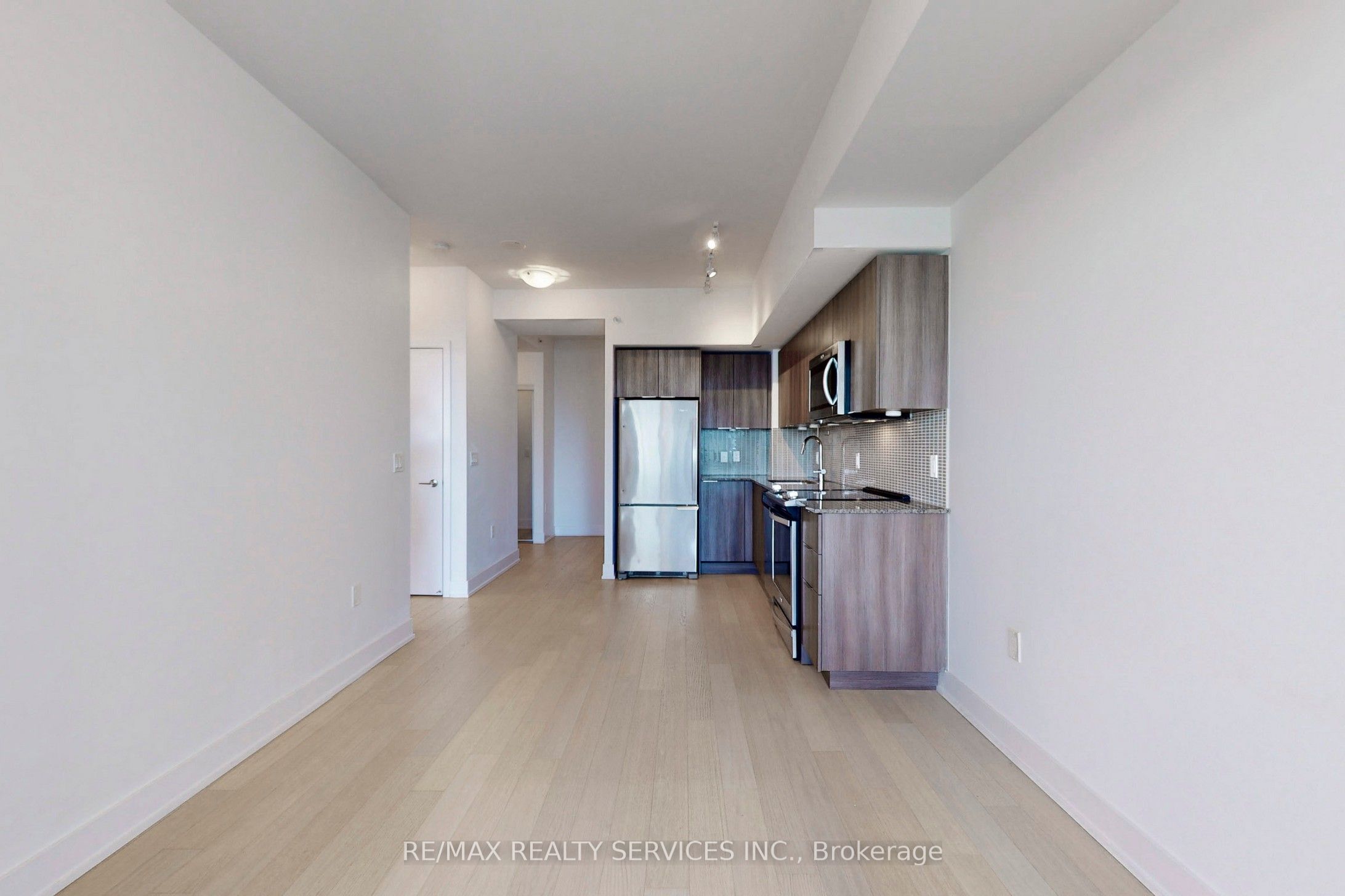 20 Shore Breeze Drive 2006