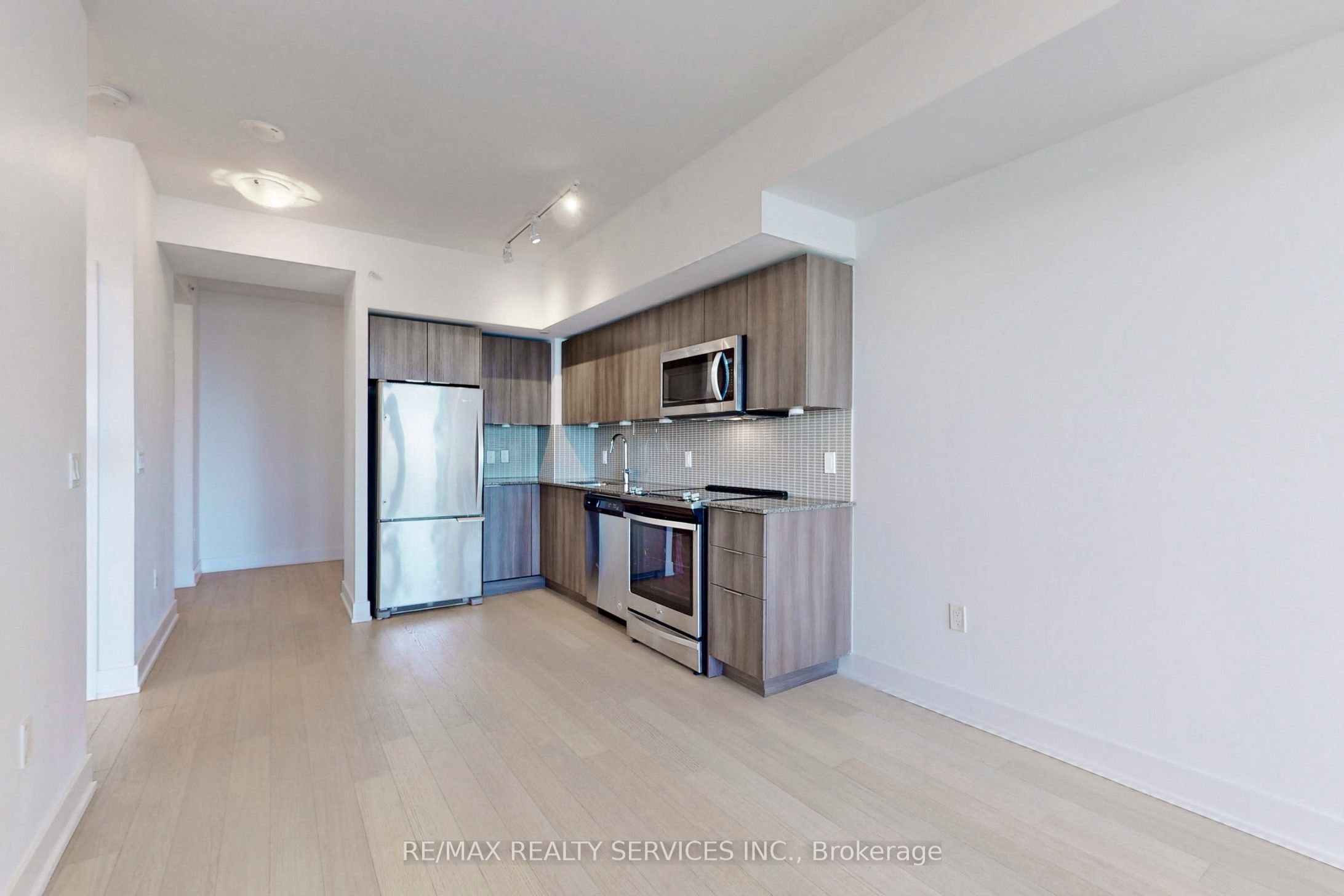 20 Shore Breeze Drive 2006