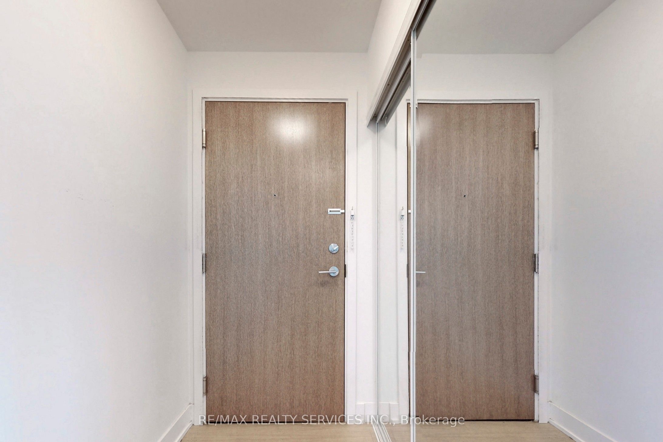 20 Shore Breeze Drive 2006