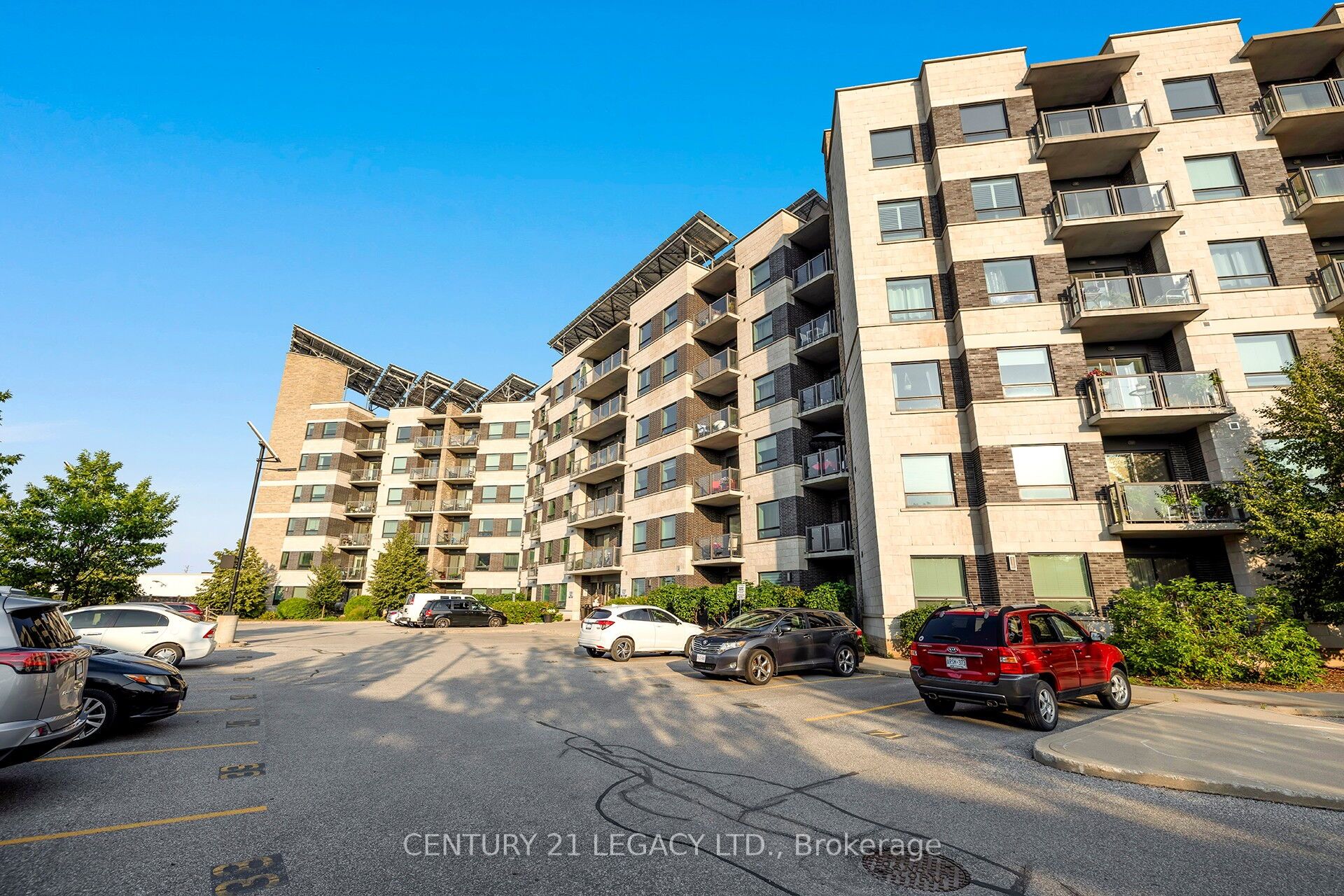 383 Main Street E 424