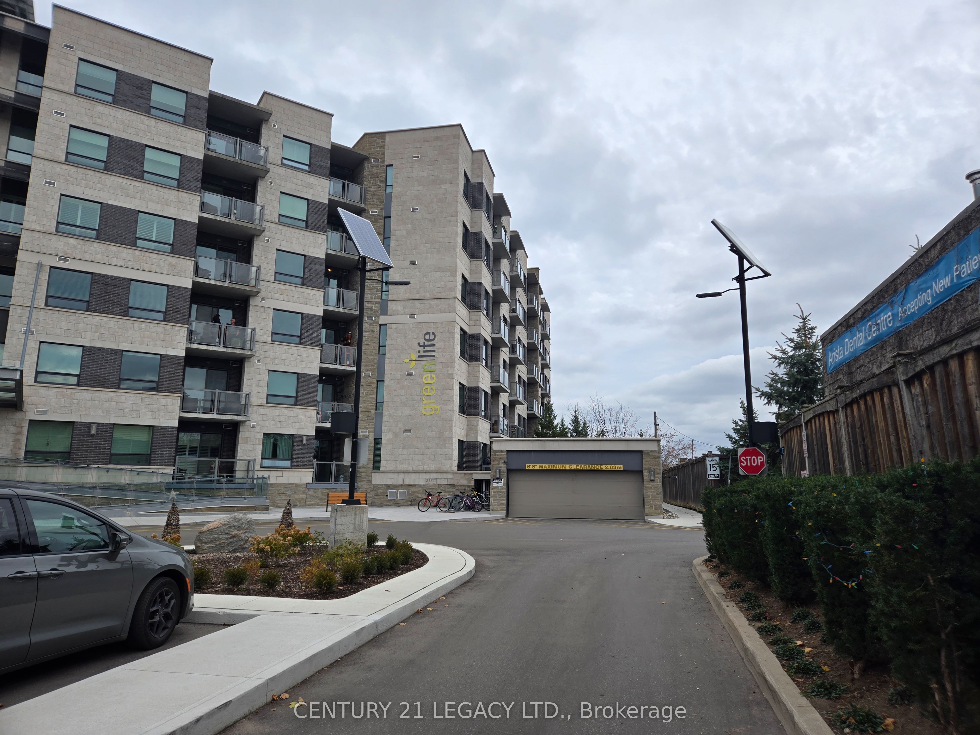 383 Main Street E 424