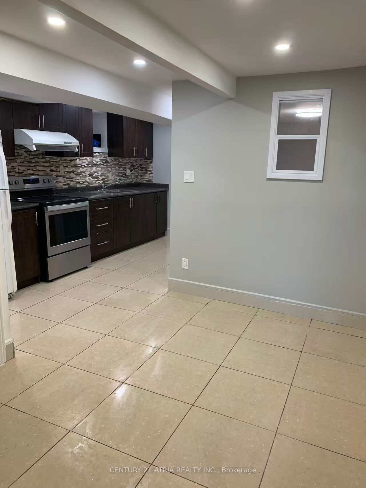 353 Lansdowne Avenue Bsmt