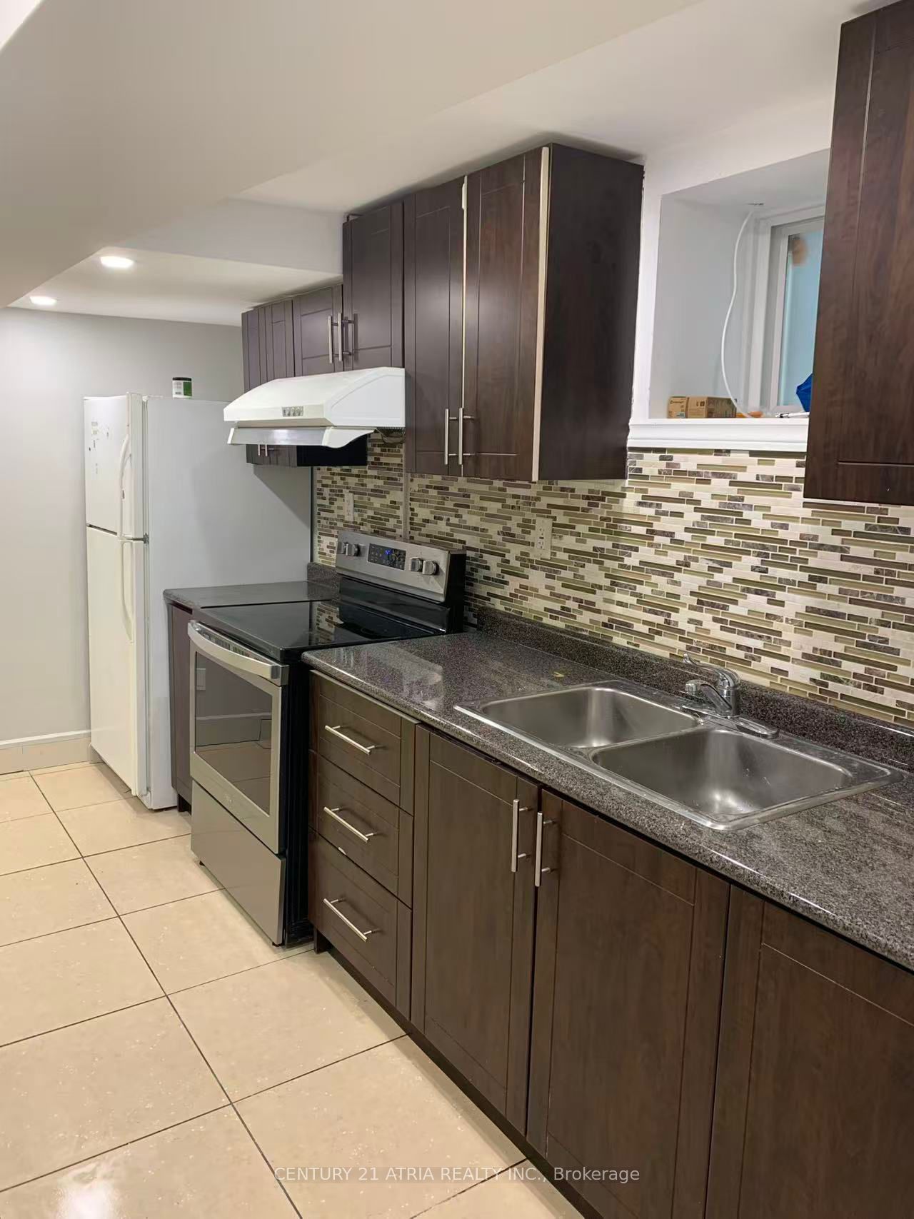 353 Lansdowne Avenue Bsmt