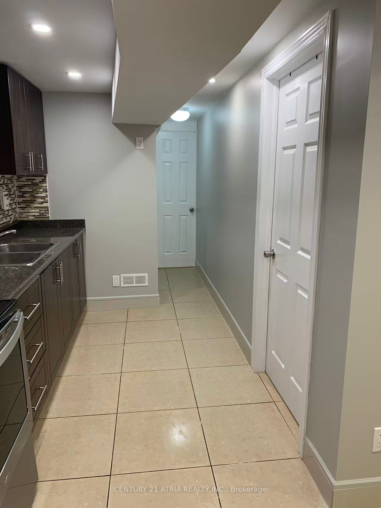 353 Lansdowne Avenue Bsmt