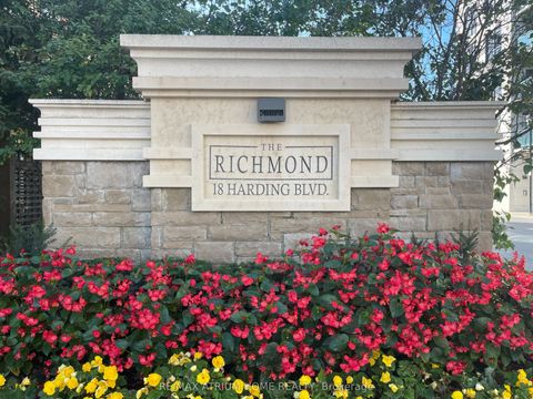 284 Church Street S Richmond Hill ON L4C 9N4
