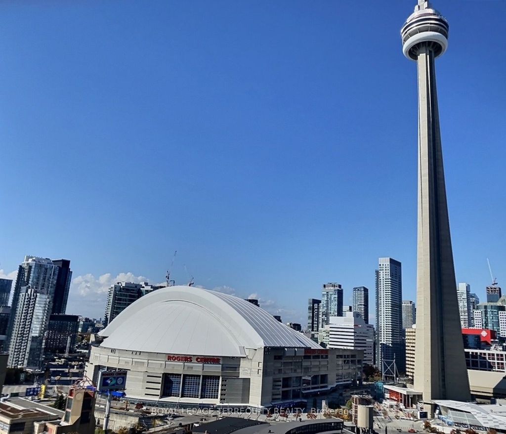 Photo of 230 Queens Quay W #2322, Toronto, ON M5J 2Y7 (MLS # C13085920)