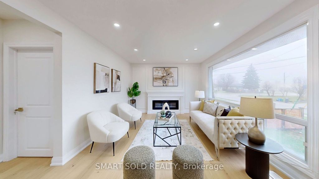 Photo of 439 Fernleigh Circle N, Richmond Hill, ON L4C 1E5 (MLS # N13018006)