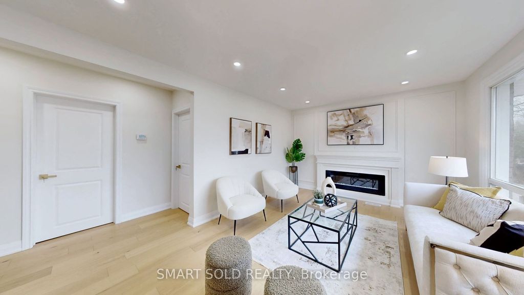 Photo of 439 Fernleigh Circle N, Richmond Hill, ON L4C 1E5 (MLS # N13018006)