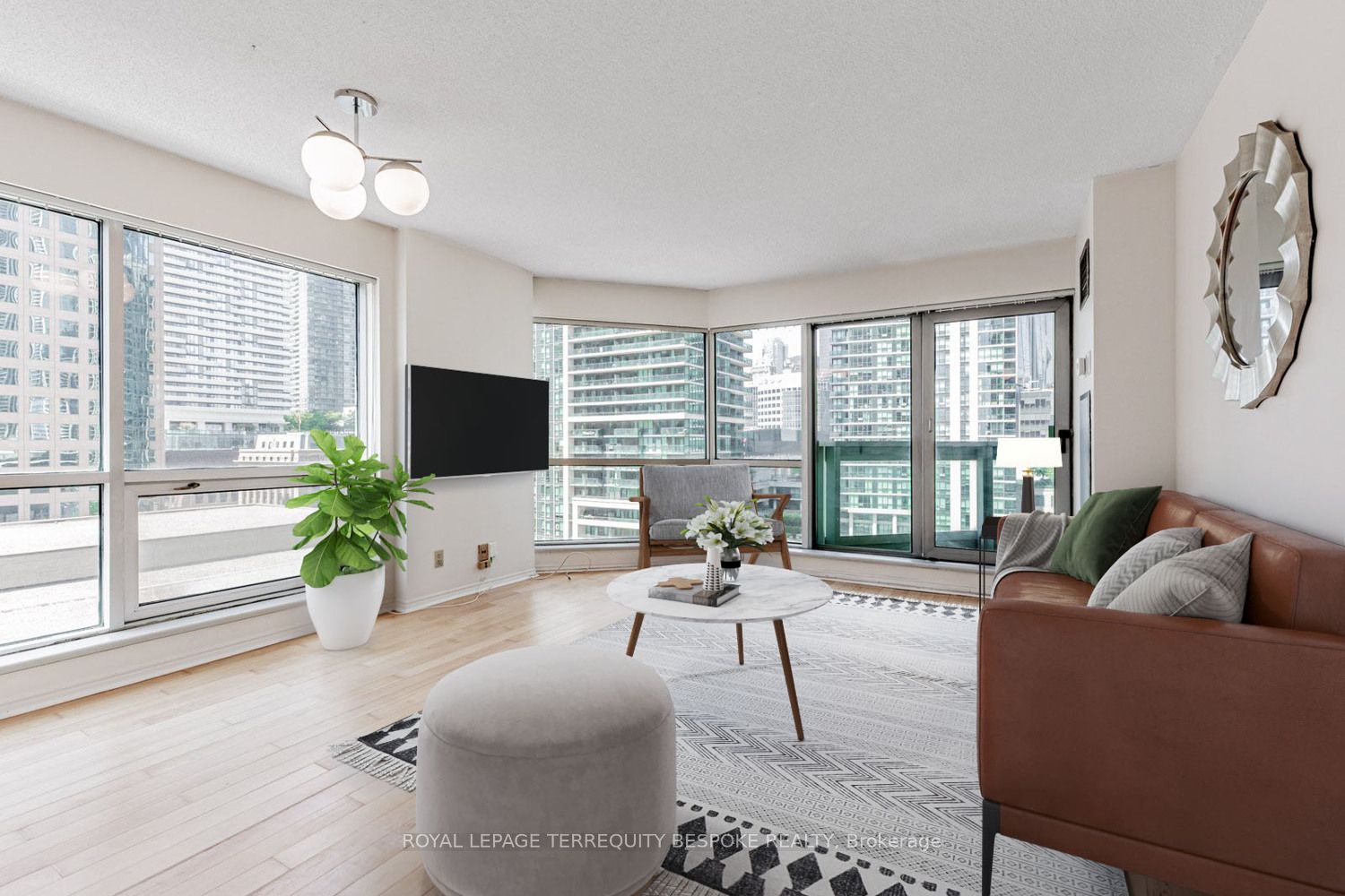 10 Queens Quay W 811