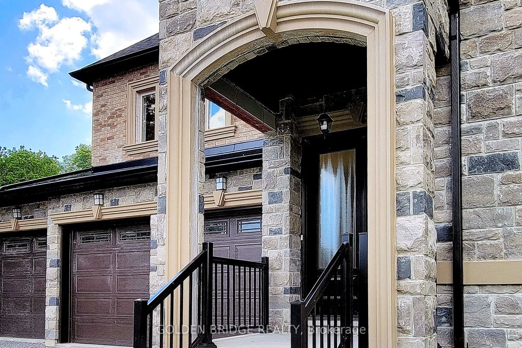 Photo of 307 Walter Drive, Georgina, ON L4P 3A8 (MLS # N12451583)