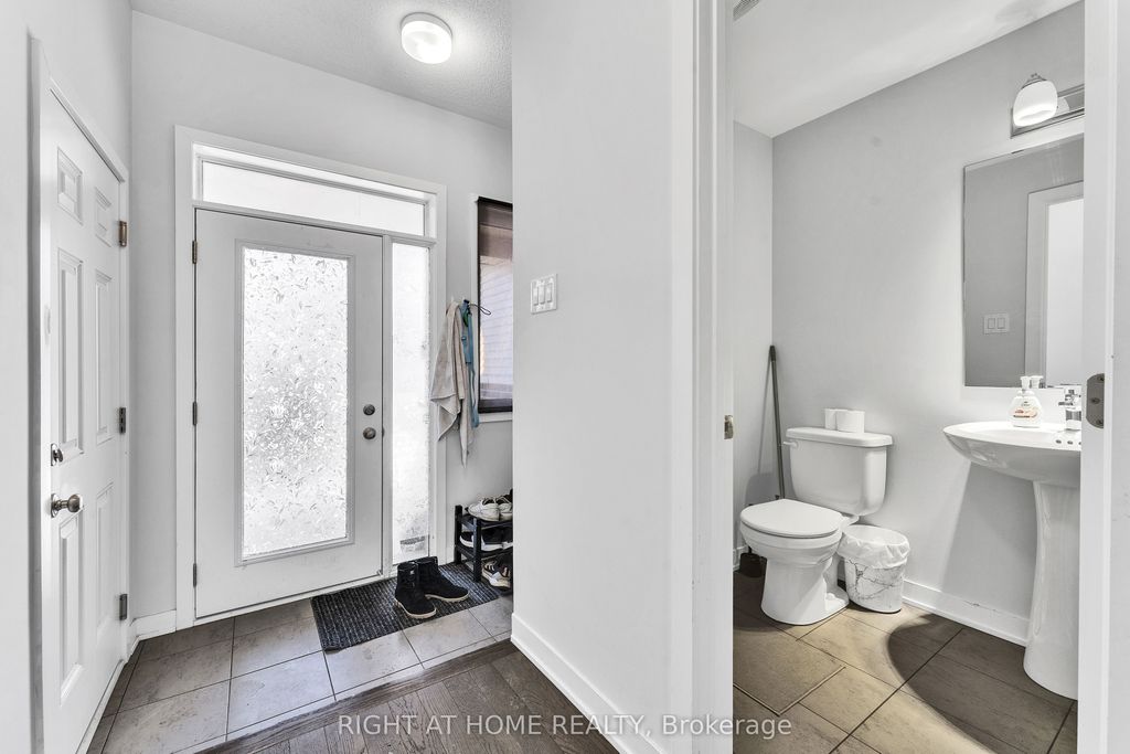 Photo of 67 Kindred Row, Stittsville - Munster - Richmond, ON K2S 2Z6 (MLS # X12734216)