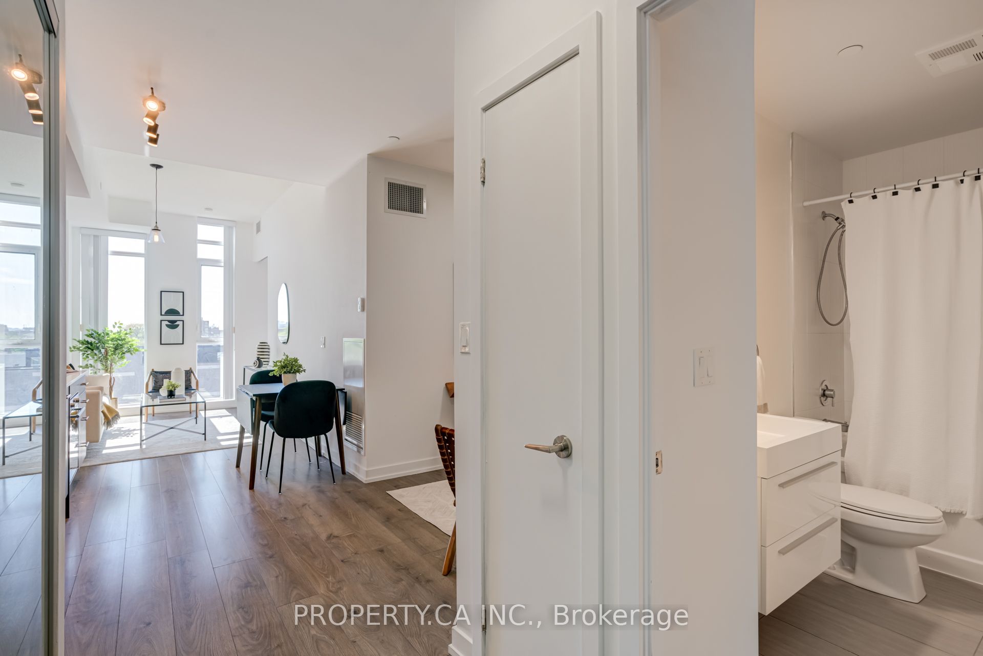 297 College Street 715