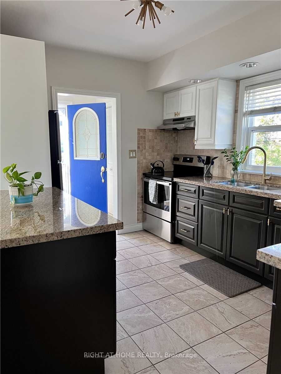 71 Mississauga Road N