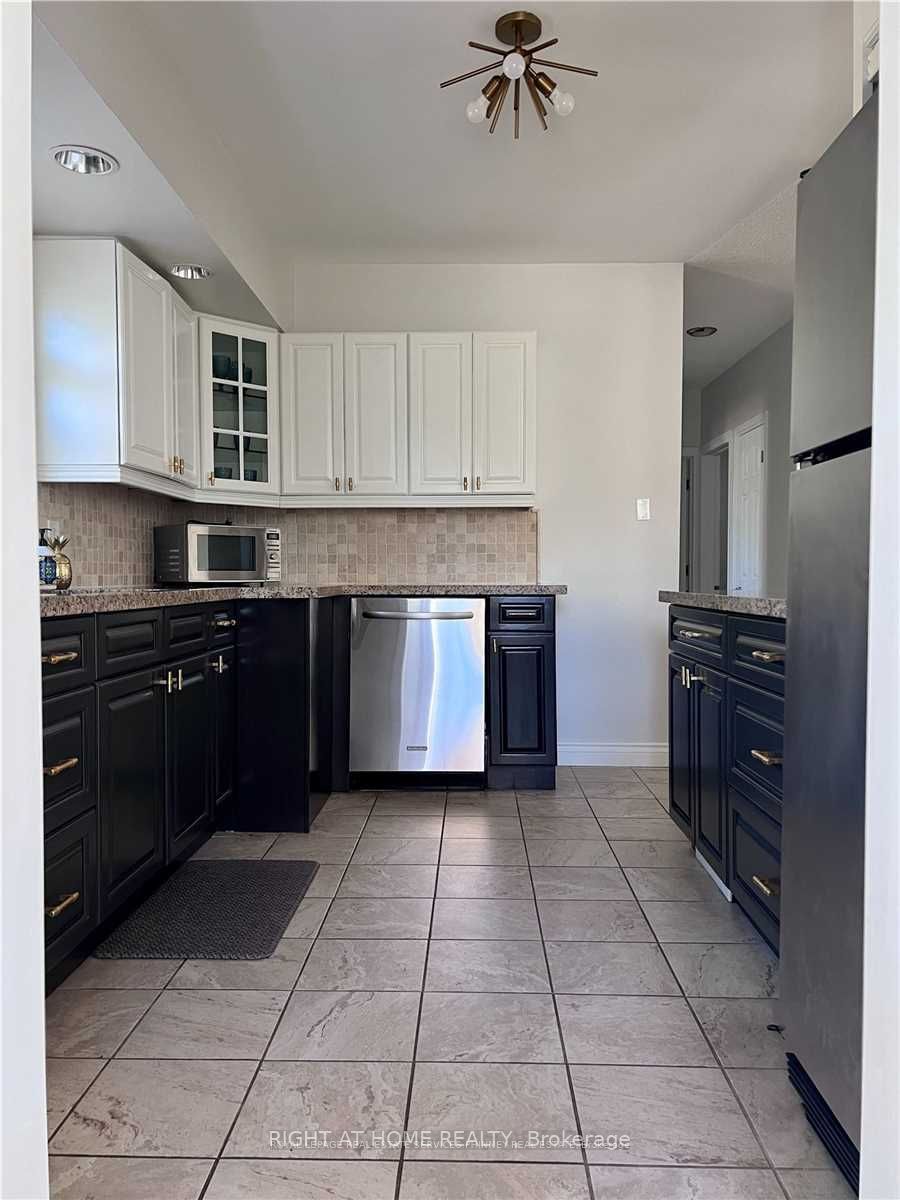 71 Mississauga Road N
