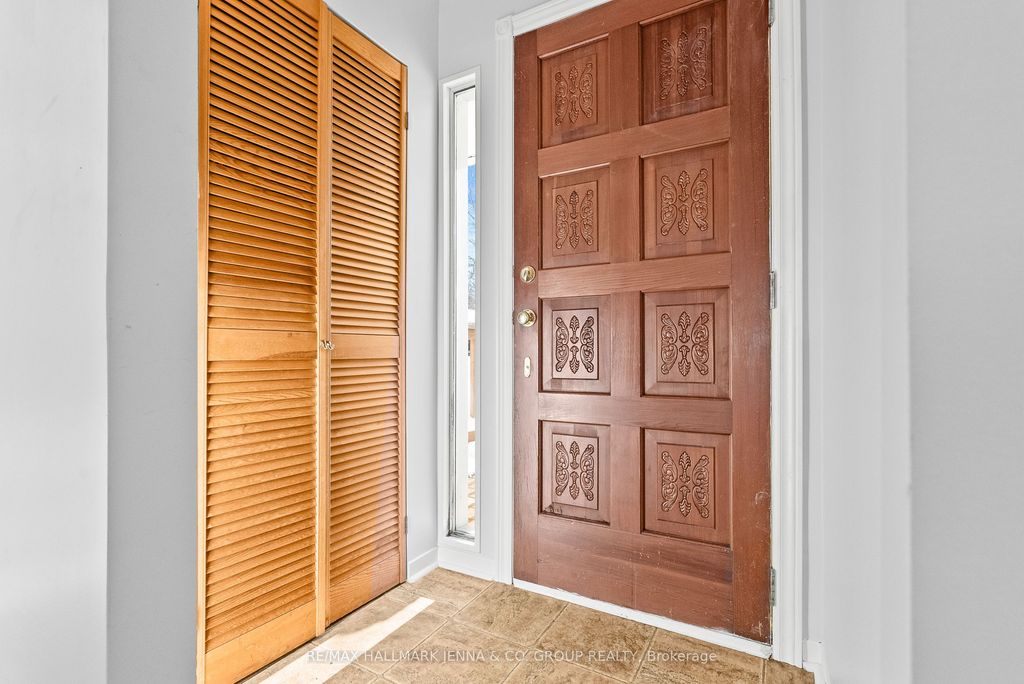 Photo of 13 Pinepoint Drive, Bells Corners and South to Fallowfield, ON K2H 6B1 (MLS # X12791516)