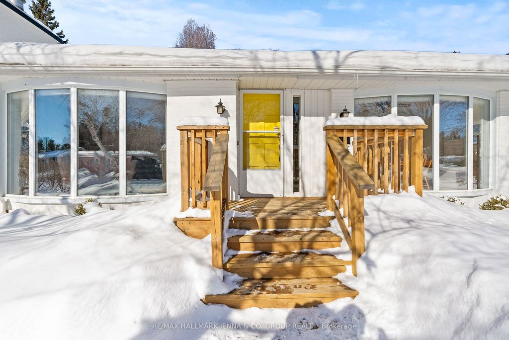 Photo of 13 Pinepoint Drive, Bells Corners and South to Fallowfield, ON K2H 6B1 (MLS # X12791516)