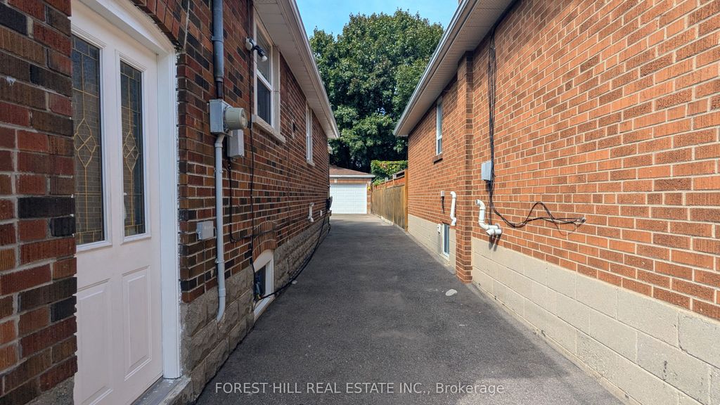 Photo of 34 Rotherham Avenue, Toronto, ON M6M 1M2 (MLS # W12404225)