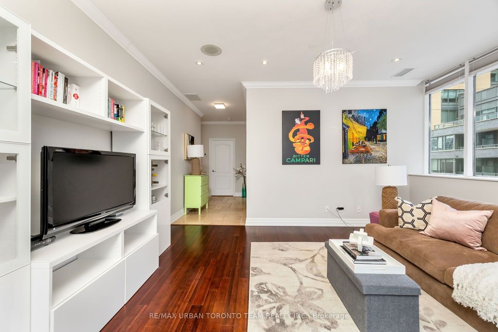 Photo of 393 King Street W #401, Toronto, ON M5V 3G8 (MLS # C12494008)