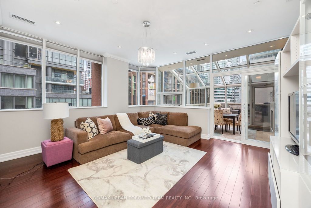 Photo of 393 King Street W #401, Toronto, ON M5V 3G8 (MLS # C12494008)