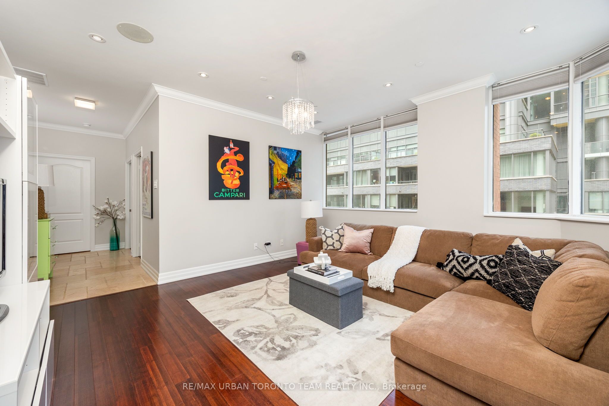 393 King Street W 401